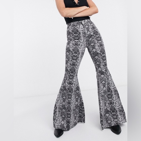 Free People Snake Python Just Float On Bell Bottom High Waisted Jeans 26 - Picture 4 of 16